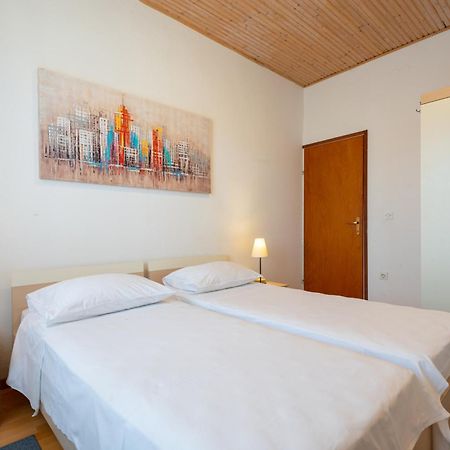 Apartments By The Sea Jelsa, Hvar - 11319 Jelsa  Habitación foto